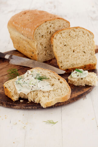 Weißbrot mit Kräutern Weißbrot mit Kräutern