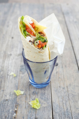»Gyros«-Wraps mit milder Paprikasalsa »Gyros«-Wraps mit milder Paprikasalsa