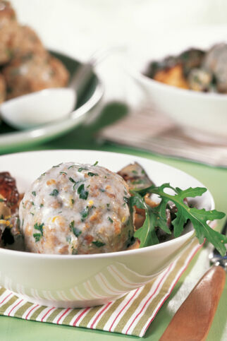 Rucola-Semmelknödel mit Rahmpilzen Rucola-Semmelknödel mit Rahmpilzen