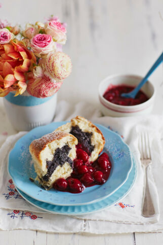 Mohnbuchteln mit Rotweinkirschen Mohnbuchteln mit Rotweinkirschen
