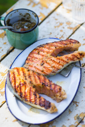 Lachskotelett in Pastis mit Tapenade Lachskotelett in Pastis mit Tapenade