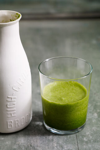 Spinat-Smoothie mit Minze und Limette