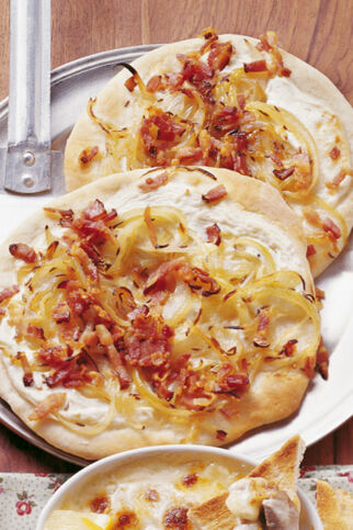 Brotfladen mit Speck-Zwiebeln Brotfladen mit Speck-Zwiebeln