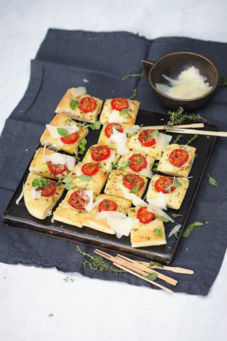 Focaccia mit Kirschtomaten Focaccia mit Kirschtomaten
