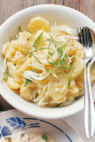 Kartoffelsalat mit Frühlingszwiebeln Kartoffelsalat mit Frühlingszwiebeln