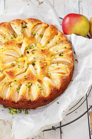 Apfel-Grießkuchen mit Pistazien Apfel-Grießkuchen mit Pistazien