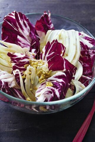 Walnuss-Fenchel-Salat mit Parmesan Walnuss-Fenchel-Salat mit Parmesan