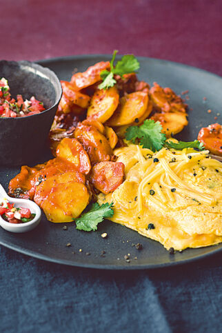 Chilikartoffeln mit Käseomelett Chilikartoffeln mit Käseomelett