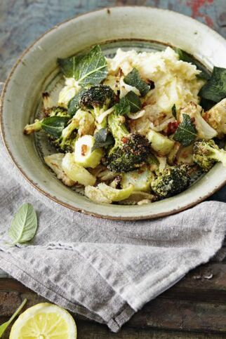 Ofen-Brokkoli mit Kurkumapüree Ofen-Brokkoli mit Kurkumapüree