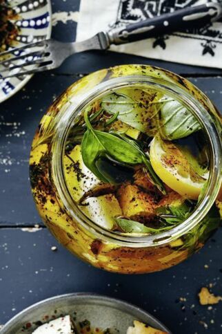 Schafskäse in Kräuteröl Schafskäse in Kräuteröl