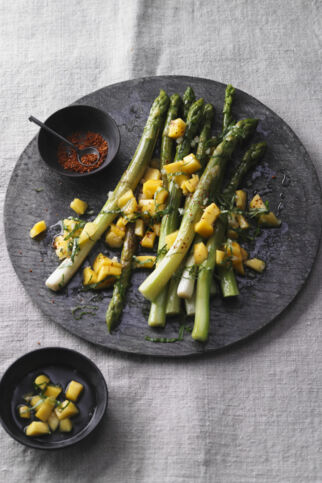 Spargelsalat mit Mango und Chili Spargelsalat mit Mango und Chili