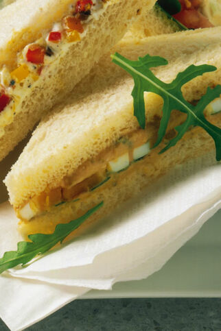 Tramezzini mit Tunfischcreme und Rucola Tramezzini mit Tunfischcreme und Rucola