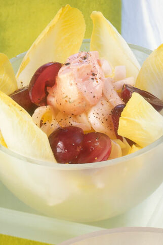 Chicorée-Trauben-Salat mit Käsesauce Chicorée-Trauben-Salat mit Käsesauce