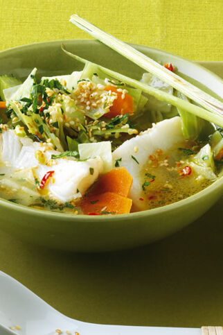 Asiatische Fischsuppe mit Gemüse