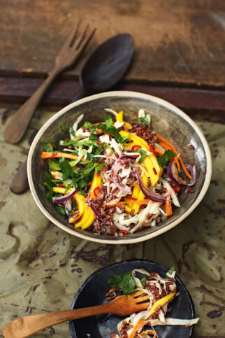 Roter Reissalat mit Mango und Frischkäse-Limetten-Dressing Roter Reissalat mit Mango und Frischkäse-Limetten-Dressing