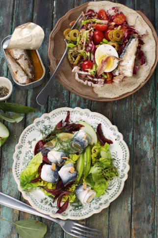Rollmops-Salat mit roten Zwiebeln und grünem Apfel Rollmops-Salat mit roten Zwiebeln und grünem Apfel