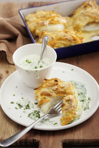 Knusprige Kohlrabiplätzchen mit Petersiliensauce Knusprige Kohlrabiplätzchen mit Petersiliensauce
