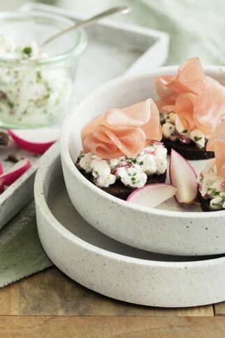 Pumpernickel mit Lachsschinken Pumpernickel mit Lachsschinken