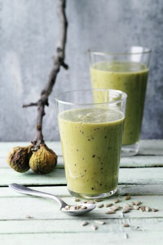 Riesengrosser Superfoot mit Sonnenblumenkernen und Spirulina Riesengrosser Superfoot mit Sonnenblumenkernen und Spirulina