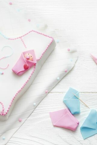 Baby-Reveal-Cake