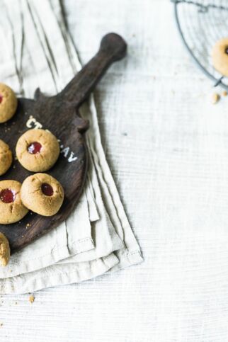 Haselnuss-Erdbeer-Küsse Haselnuss-Erdbeer-Küsse