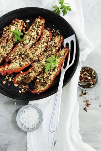 Gefüllte Paprika mit Chilimandeln Gefüllte Paprika mit Chilimandeln
