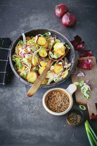 Bratkartoffelsalat mit Buchweizenpops Bratkartoffelsalat mit Buchweizenpops