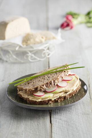 Gereifter Cashew-Schnittkäse Gereifter Cashew-Schnittkäse