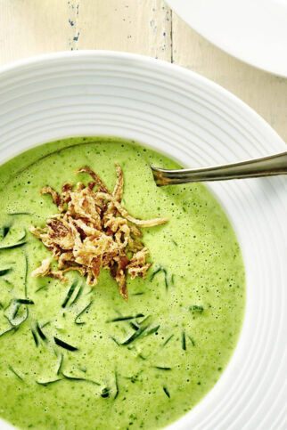 Würzige Bärlauchsuppe mit Röstzwiebeln