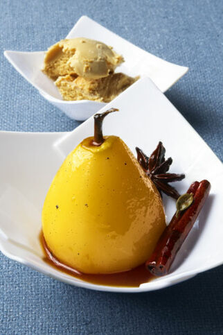Gewürzbirnen mit Karamellparfait Gewürzbirnen mit Karamellparfait