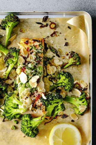 Lachs mit Brokkoli und Mandeln Lachs mit Brokkoli und Mandeln