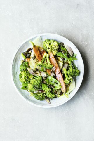 Gedämpftes grünes Frühlingsgemüse Gedämpftes grünes Frühlingsgemüse