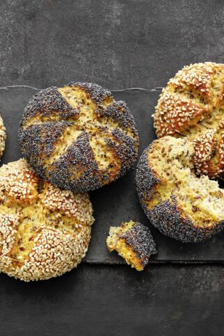 Mohn- und Sesambrötchen Mohn- und Sesambrötchen