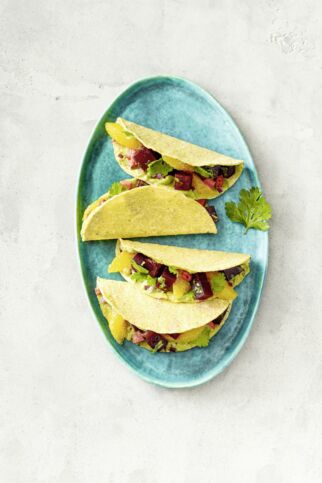 Tacos mit Roter Bete, Orangen und Guacamole Tacos mit Roter Bete, Orangen und Guacamole