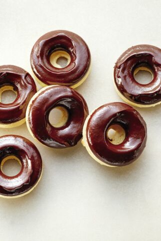 Donuts mit Schokoglasur Donuts mit Schokoglasur