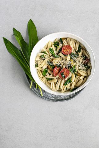 Pasta mit Bärlauch und Tomaten