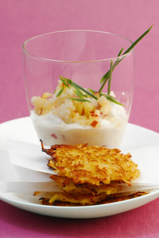 Selleriepuffer mit Apfel-Joghurt-Dip Selleriepuffer mit Apfel-Joghurt-Dip