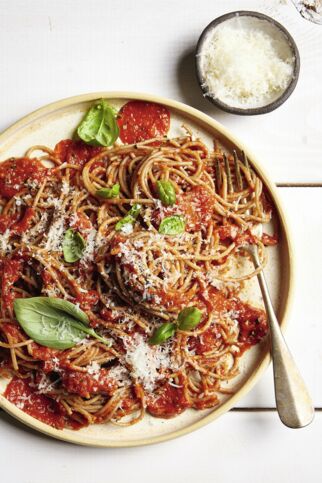 Nudeln mit Tomatensauce