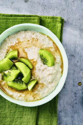 Porridge mit Kiwi & Ahornsirup Porridge mit Kiwi & Ahornsirup