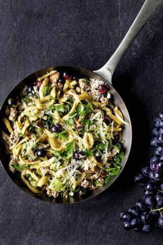 Spätzlepfanne mit Lauch und Trauben Spätzlepfanne mit Lauch und Trauben