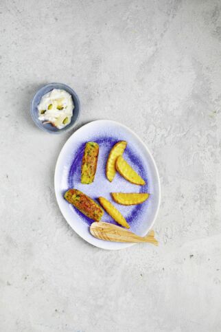 Fischfrikadellen mit Kartoffel-Wedges Fischfrikadellen mit Kartoffel-Wedges