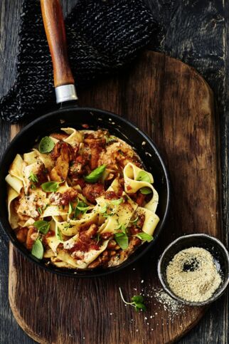 Pappardelle mit 
Wildpilz-Tomaten-Sugo