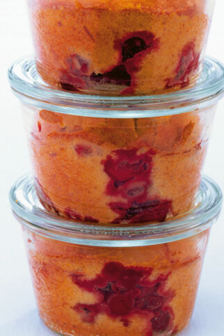 Süßer Kirschkuchen aus dem Glas Süßer Kirschkuchen aus dem Glas