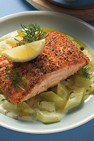 Lachsfilet mit Gurkenragout