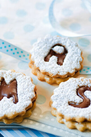 Spitzbuben mit Nougatfüllung Spitzbuben mit Nougatfüllung