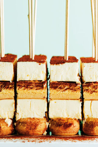 Tiramisu-Spiesse mit Mascarpone-Parfait Tiramisu-Spiesse mit Mascarpone-Parfait