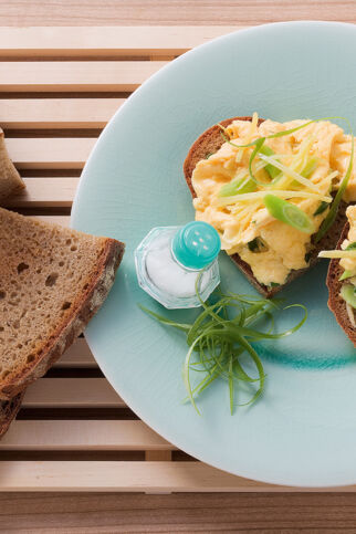 Rührei mit Ingwer und Zwiebelgrün Rührei mit Ingwer und Zwiebelgrün