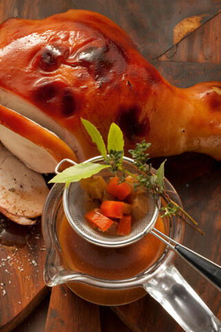 Hopfen-Malz-Sauce zu knusprigem Spanferkel Hopfen-Malz-Sauce zu knusprigem Spanferkel