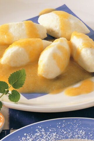 Quarkknödel mit Aprikosensauce Quarkknödel mit Aprikosensauce
