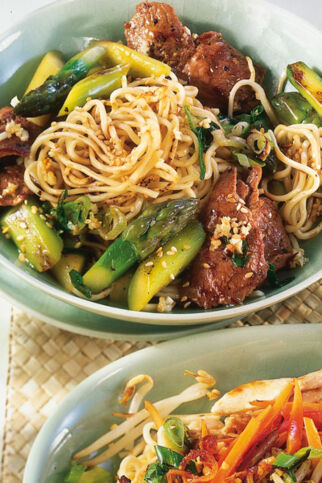 Asianudeln mit Lamm und Spargel Asianudeln mit Lamm und Spargel